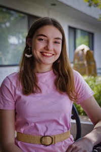 Headshot of Suzan Clinton