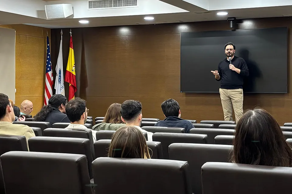 SLU-Madrid Alumnus Ronny Nehme Returns to Campus to Discuss Job Market and AI