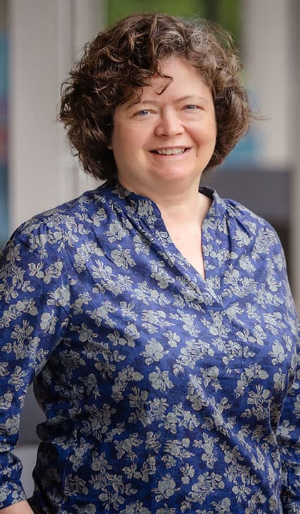 Headshot of Linda Warren